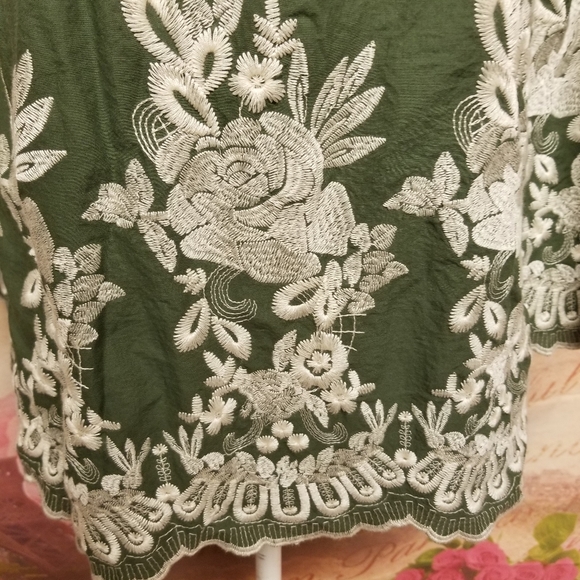 ⭐️ Cupio embroidered top - Picture 5 of 7